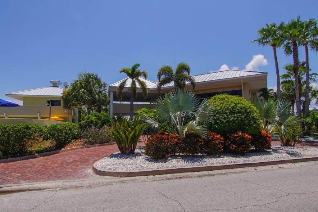 River Delight,Studio109, Beach & Pool Steps Away + Wifi Раскин Экстерьер фото