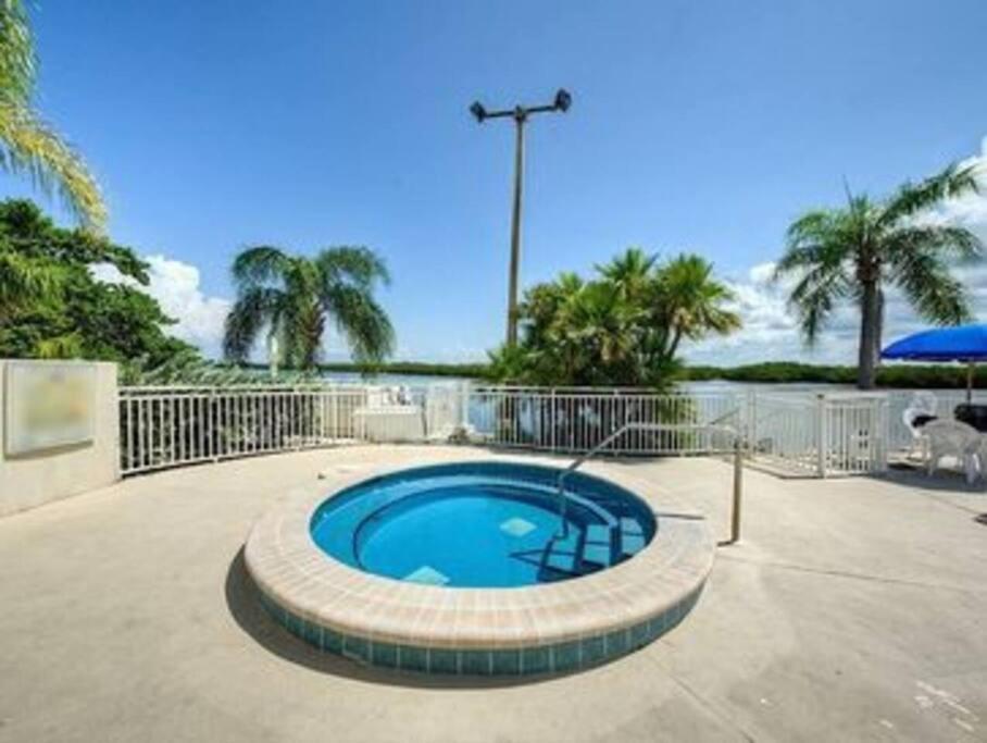 River Delight,Studio109, Beach & Pool Steps Away + Wifi Раскин Экстерьер фото